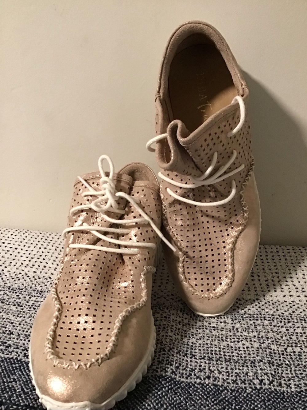 Breathable Perforated Lace-Up Women's Sneakers in Beige